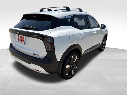 Aspen White Tri 2026 Nissan Kicks SR