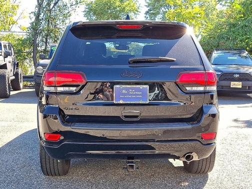 2022 Jeep Grand Cherokee LAREDO