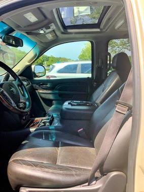 White 2013 GMC Yukon XL 1500 Denali