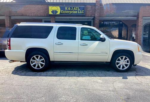 White 2013 GMC Yukon XL 1500 Denali