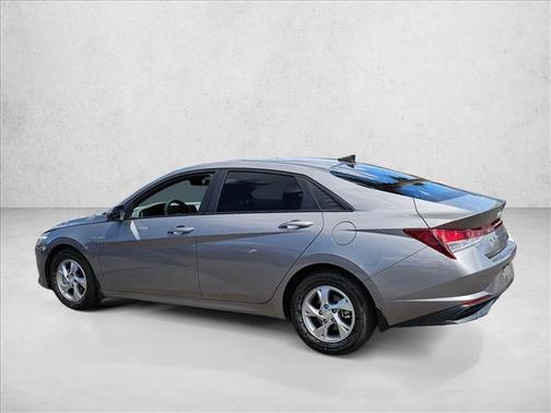 2022 Hyundai ELANTRA SE