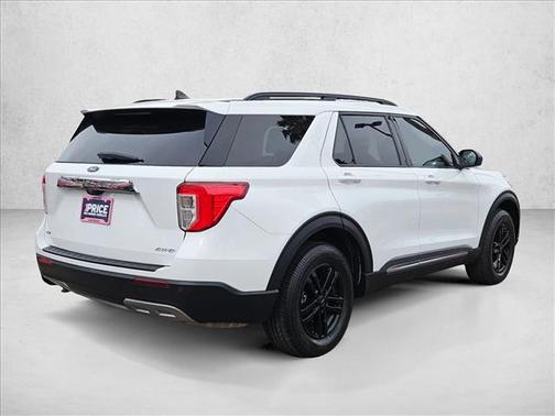White 2022 Ford Explorer XLT