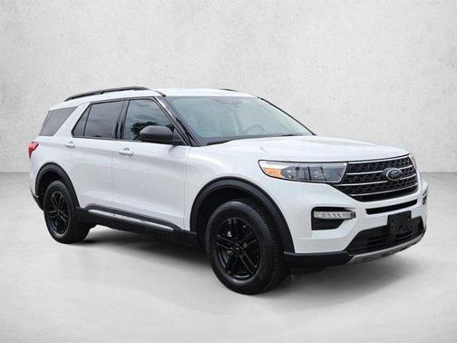 White 2022 Ford Explorer XLT