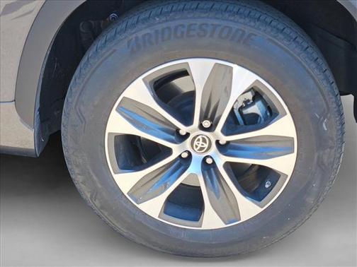 Magnetic Gray Metallic 2023 Toyota Highlander XLE