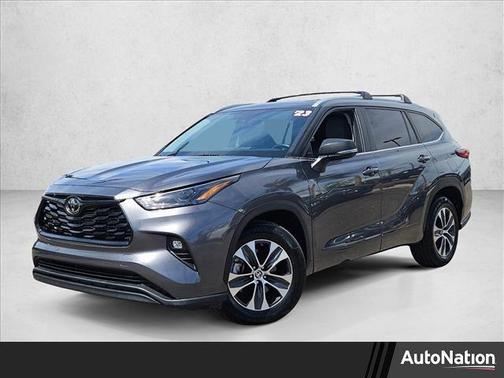 Magnetic Gray Metallic 2023 Toyota Highlander XLE