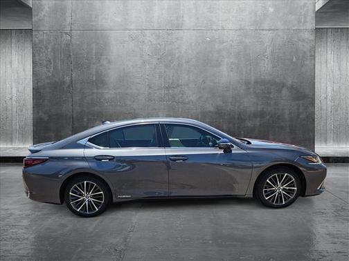 2022 Lexus ES 300h Base