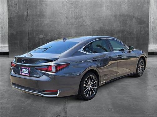 2022 Lexus ES 300h Base