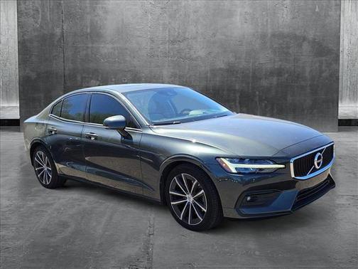2021 Volvo S60 T5 Momentum