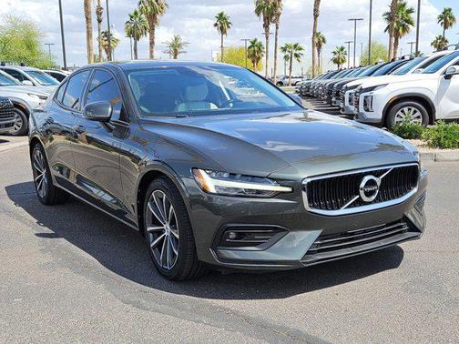 2021 Volvo S60 T5 Momentum