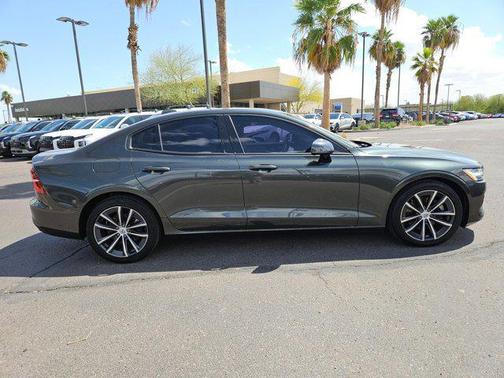 2021 Volvo S60 T5 Momentum