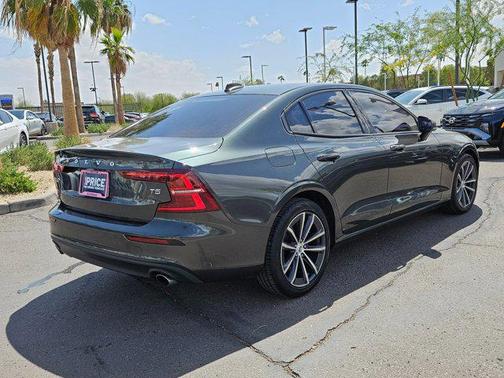 2021 Volvo S60 T5 Momentum