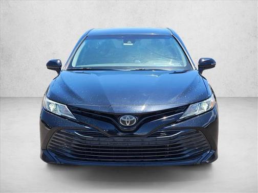 Midnight Black Met 2019 Toyota Camry LE