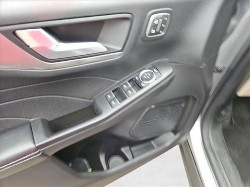 Iconic Silver Metallic 2022 Ford Escape Titanium