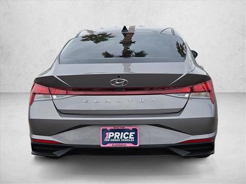 2022 Hyundai ELANTRA SE