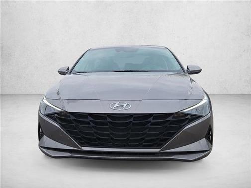 2022 Hyundai ELANTRA SE