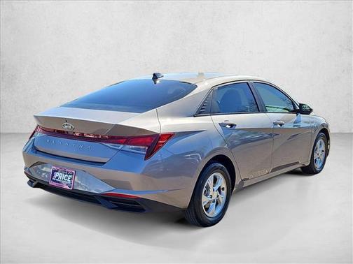 2022 Hyundai ELANTRA SE