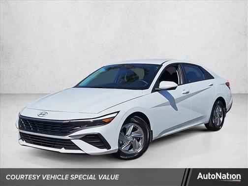 2025 Hyundai ELANTRA SE