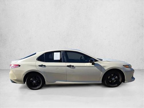 2018 Toyota Camry Hybrid LE