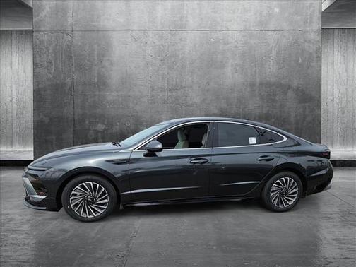 2025 Hyundai SONATA Hybrid SE