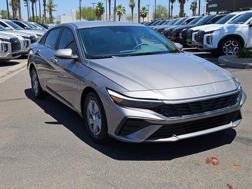 2024 Hyundai ELANTRA SE