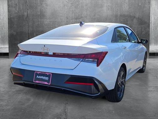 2025 Hyundai ELANTRA SEL