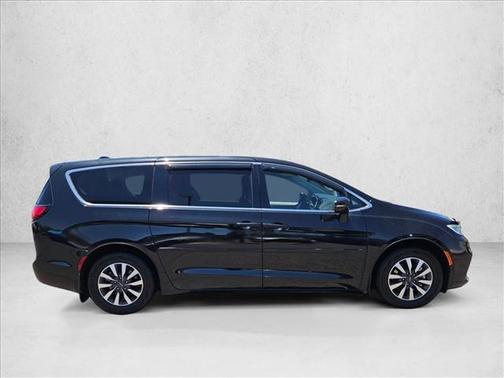 Brilliant Black Crystal Pearlcoat 2022 Chrysler Pacifica Hybrid Touring L
