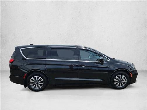Brilliant Black Crystal Pearlcoat 2022 Chrysler Pacifica Hybrid Touring L