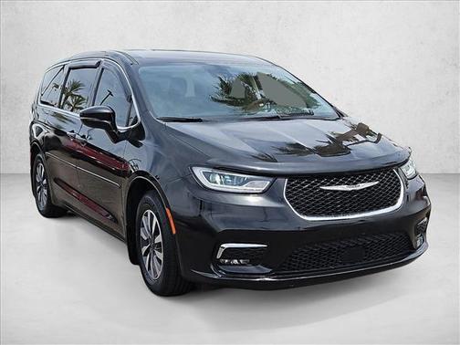 Brilliant Black Crystal Pearlcoat 2022 Chrysler Pacifica Hybrid Touring L