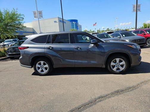 2020 Toyota Highlander LE