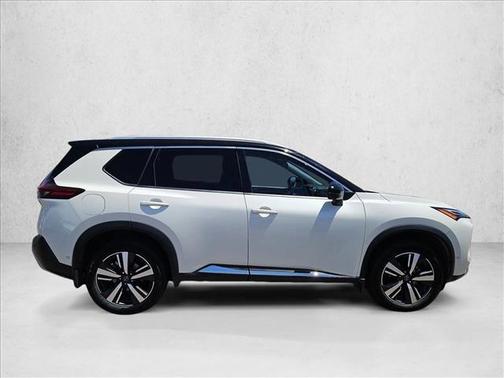 Pearl White Tricoat/Super Black 2023 Nissan Rogue Platinum