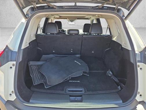 Pearl White Tricoat/Super Black 2023 Nissan Rogue Platinum