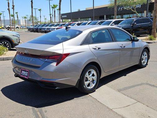 2023 Hyundai ELANTRA SE