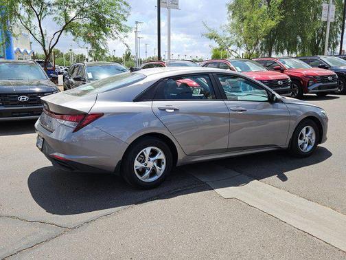 2023 Hyundai ELANTRA SE