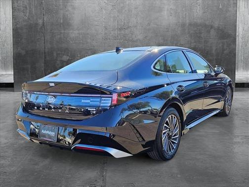 2025 Hyundai SONATA Hybrid Limited