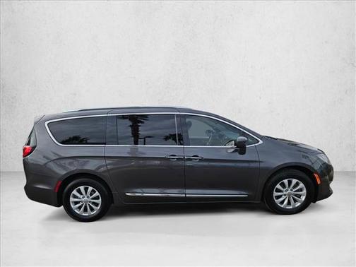 2018 Chrysler Pacifica Touring-L