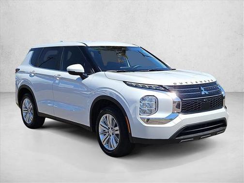 White Diamond 2024 Mitsubishi Outlander ES