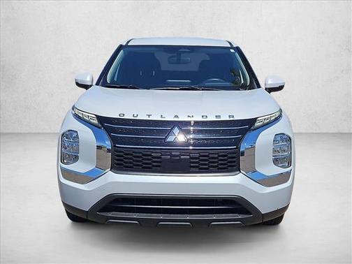 White Diamond 2024 Mitsubishi Outlander ES