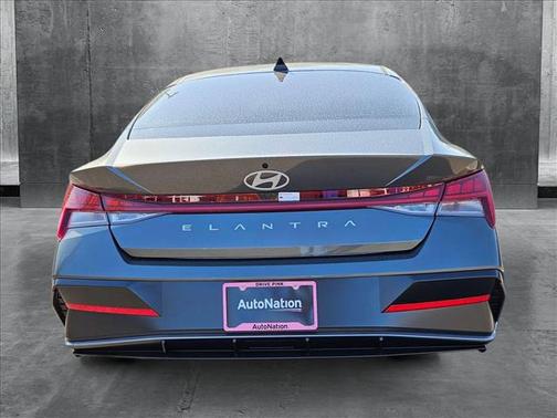 2025 Hyundai ELANTRA SEL