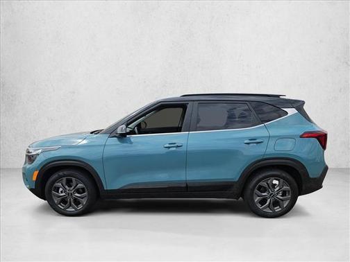 Pluton Blue/Black Roof 2024 Kia Seltos S