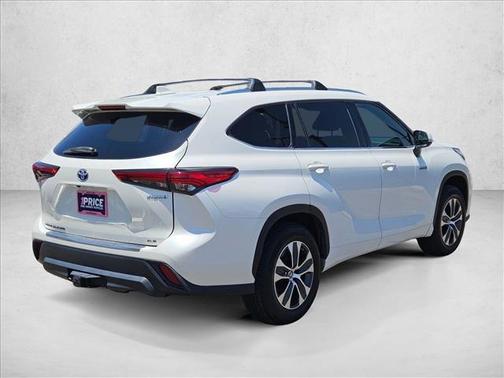 Blizzard Pearl 2020 Toyota Highlander Hybrid XLE