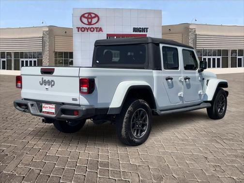 2022 Jeep Gladiator Overland