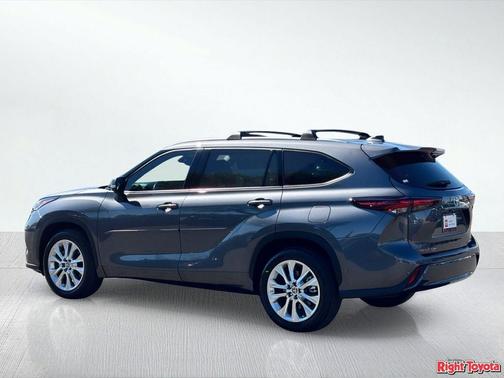 Magnetic Gray Metallic 2024 Toyota Highlander Limited