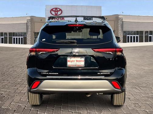 2023 Toyota Highlander Platinum