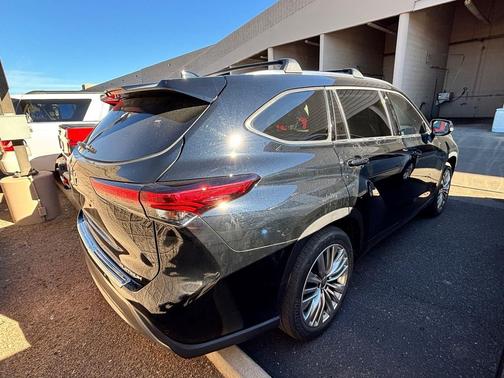 2023 Toyota Highlander Platinum