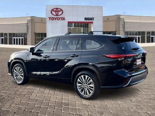 2023 Toyota Highlander Platinum