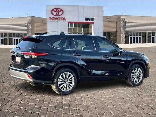 2023 Toyota Highlander Platinum