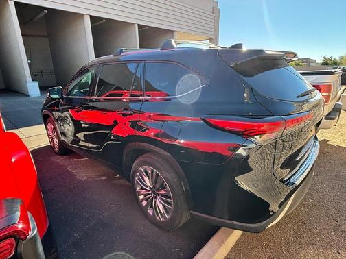 2023 Toyota Highlander Platinum