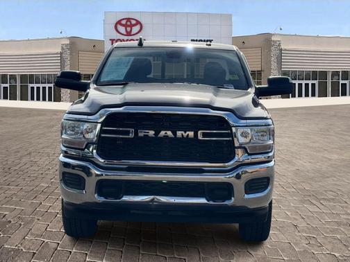 2022 RAM 2500 Tradesman Crew Cab 4x4 6'4' Box
