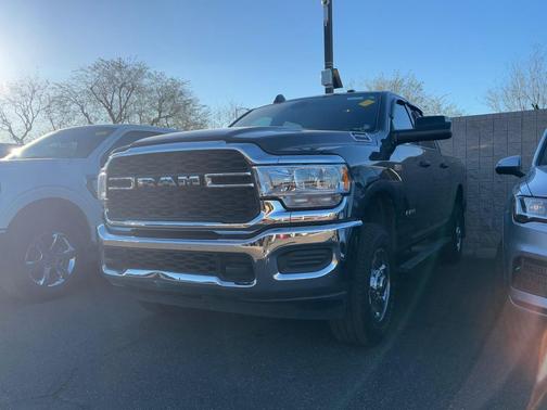 2022 RAM 2500 Tradesman Crew Cab 4x4 6'4' Box