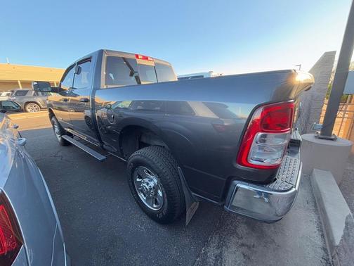 2022 RAM 2500 Tradesman Crew Cab 4x4 6'4' Box